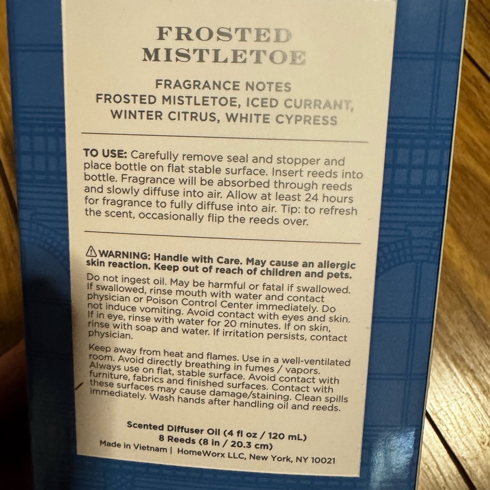 Frosted Mistletoe Reed Diffuser - Blue - Picture 4 of 9